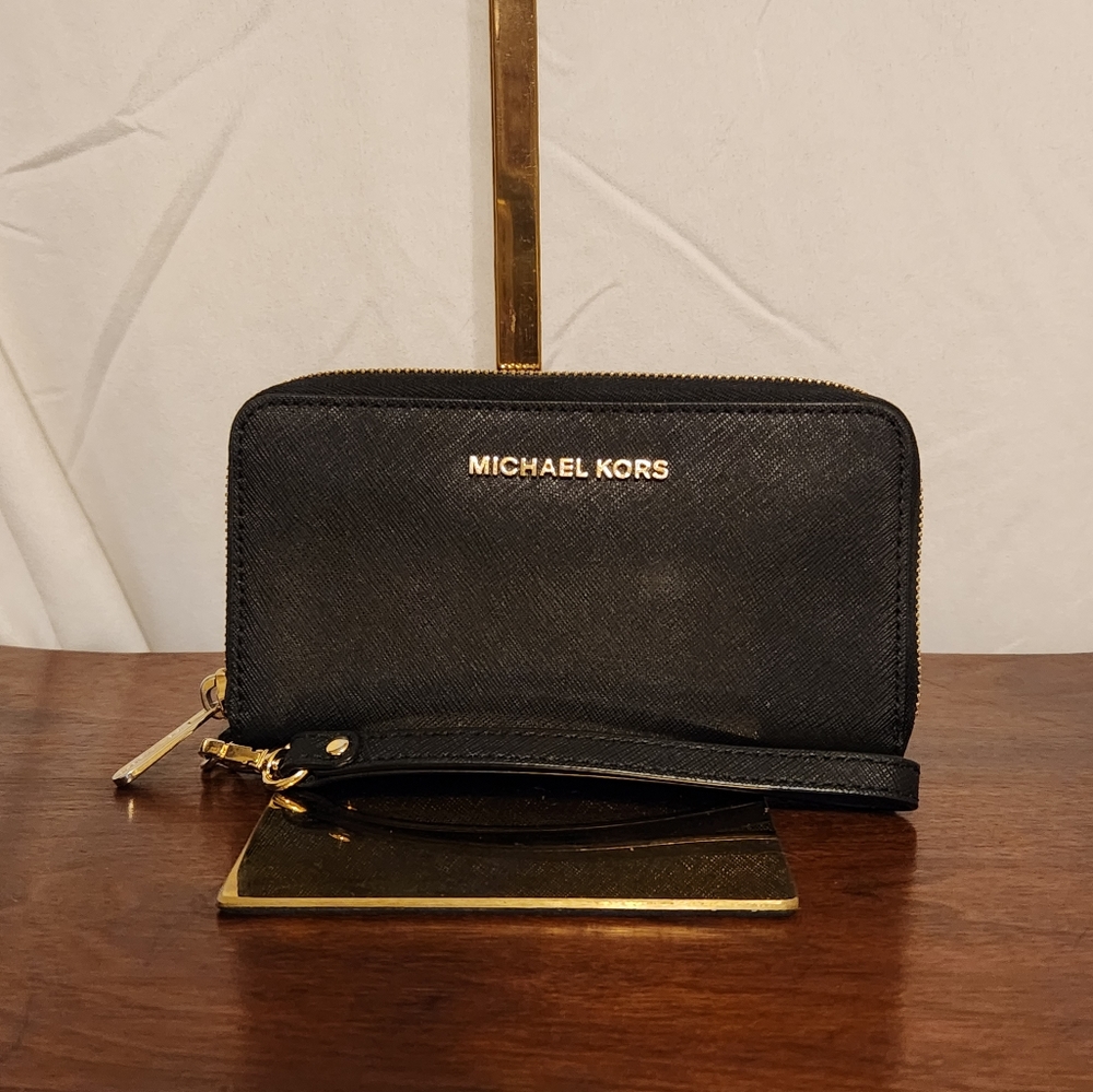 Michael Kors wristlet/wallet black